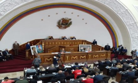 Parlamento aprueba comité de postulaciones para elegir nuevos rectores del CNE