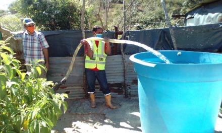 Alcaldía de Revenga atiende a más de 700 familias con distribución de agua a través de cisterna