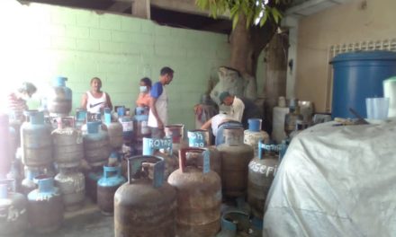 Distribuidos más de 180 cilindros de gas doméstico a la comunidad San Román de Linares Alcántara