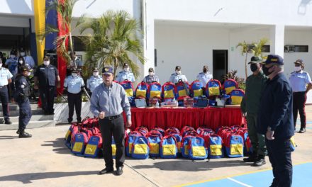Ejecutivo regional entregó útiles escolares a servidores públicos de la Policía de Aragua