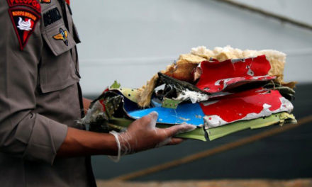 Encuentran cajas negras de avión indonesio siniestrado en costas de Yakarta