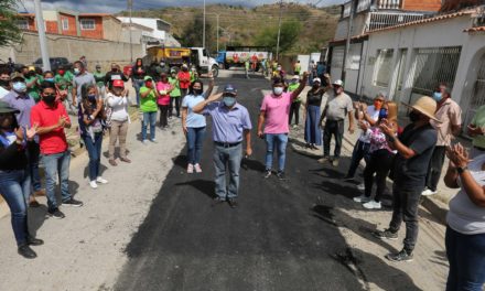 Gobierno Bolivariano de Aragua colocará 580 toneladas de asfalto en comunidad Valle Fresco del municipio Mariño