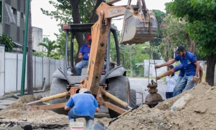 Gobierno Bolivariano fortalece distribución de agua potable a habitantes de la UD 16 de Caña de Azúcar
