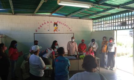 Poder Popular sostuvo encuentro en pro de la organización para la atención a las víctimas de la guerra económica en Paraparal