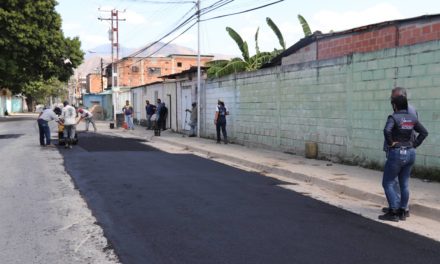 370 toneladas de asfalto fueron colocadas en las parroquias Alfredo Pacheco Miranda y Samán de Güere