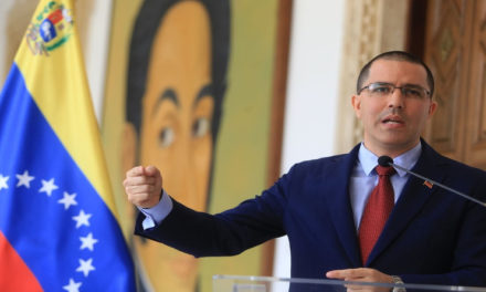 Canciller Arreaza condena acusaciones de Colombia de vínculos entre guerrilla y el gobierno nacional