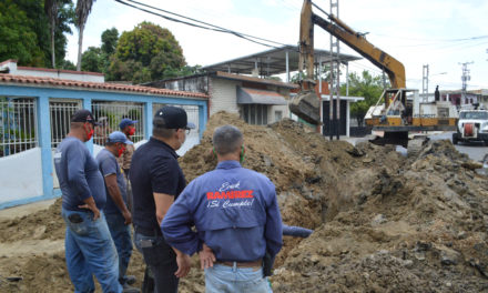 Inician sustituciones de colectores de aguas servidas en el sector Andrés Eloy Blanco de Santa Cruz
