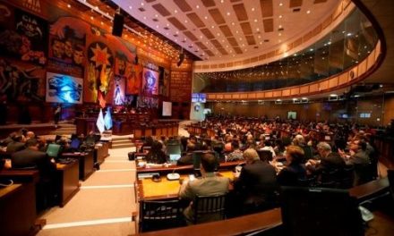 Asamblea en Ecuador rechaza proyecto de Ley sobre dolarización