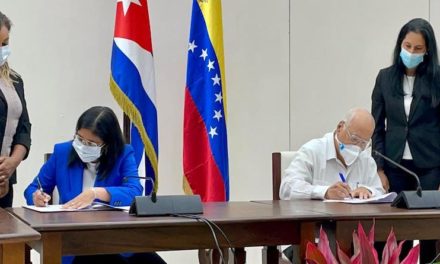 Delegaciones de Venezuela y Cuba firman acta de la XXI sesión de la Comisión Mixta Intergubernamental