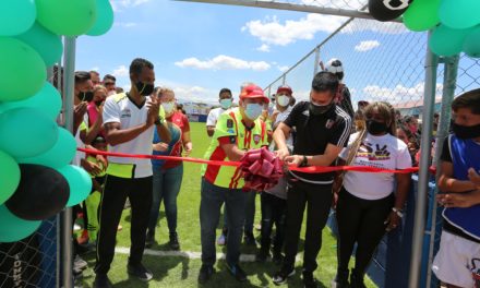 Gobernador Marco Torres inauguró cancha de fútbol 7 en Fundocoropo 