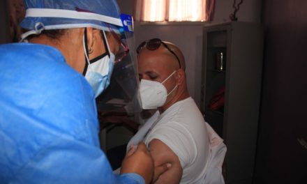Gobierno Bolivariano inició vacunación contra la Covid-19 en Mariño