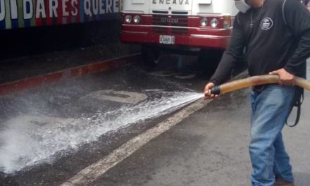 Gobierno Bolivariano realizó jornada de desinfección a unidades de transporte de los municipios Mariño y Bolívar