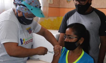 Profesionales de la educación de Linares Alcántara recibieron primera dosis de la vacuna contra la Covid-19
