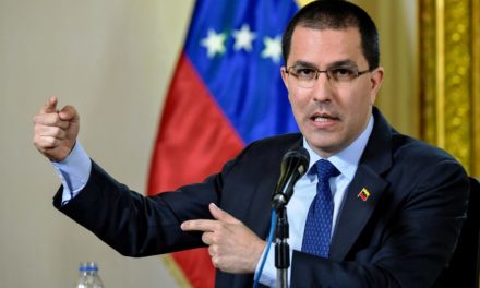Canciller Arreaza desmintió a Gobierno del Perú y lo insta a garantizar el derecho al voto de peruanos en Venezuela