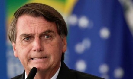 Encuesta revela que el 44% de los brasileños culpa a Bolsonaro por crisis sanitaria