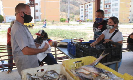 Feria de pescado a cielo abierto beneficio a familias de Ciudad Socialista La Mora