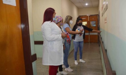 Gobierno de Linares Alcántara entregó insumos médicos y productos de limpieza al CDI Paraparal