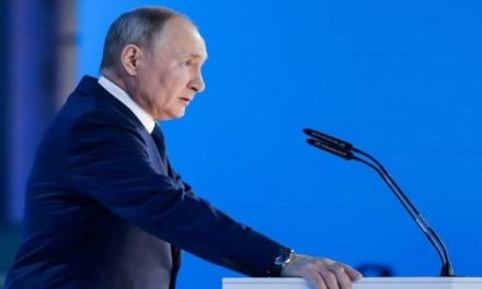 Presidente Vladimir Putin rechaza intentos de cambiar gobiernos a la fuerza