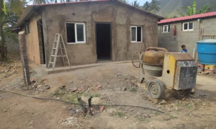 Continúan avanzando trabajos de construcción de viviendas en la parroquia Chuao