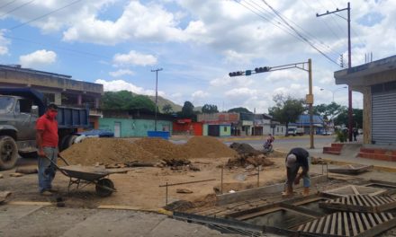 Alcaldía de Zamora avanza en los trabajos de rehabilitación de sistema de alcantarillado en avenida Lisandro Hernández