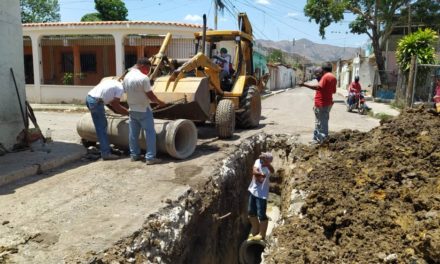 Avanza plan de sustitución de red de aguas servidas en el municipio Zamora