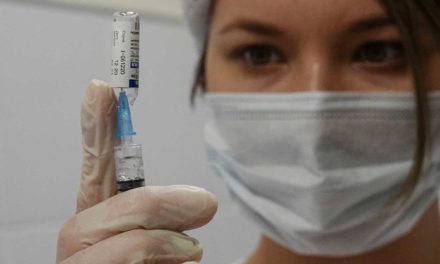 Científicos rusos descartan que vacunados con la Sputnik V propaguen la Covid-19
