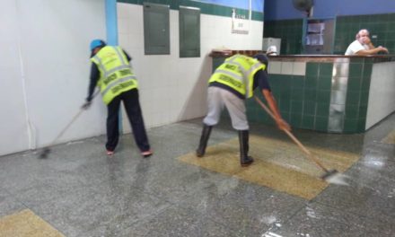 FundAragua realiza limpieza en área de emergencia del Hospital José Rangel de Villa de Cura