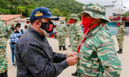 Gobernador Marco Torres condecoró a patriotas de Chuao por gesta heroica contra mercenarios