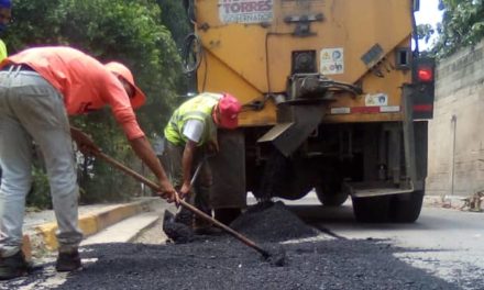 Más de 190 toneladas de asfalto han sido colocadas en el sector El Valle de Linares Alcántara