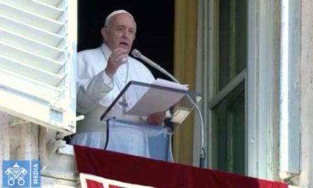 Papa Francisco urge al diálogo para resolver crisis en Colombia