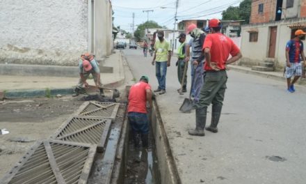 Realizan limpieza y mantenimiento preventivo del alcantarillado en sector La Lagunita de Linares Alcántara