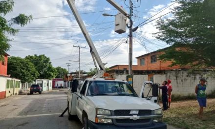 Alcaldía de Sucre instala más de 200 luminarias en la urbanización Rafael Urdaneta de Cagua