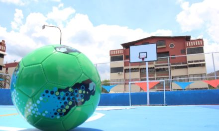 Alcaldía de Mariño reinauguró canchas deportivas en el urbanismo de Campo Alegre y La Casona II