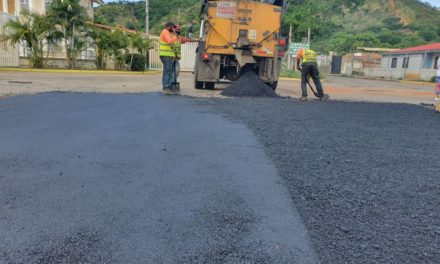 A través del Plan de Bacheo en tu Comunidad han sido colocadas más de 2 mil 500 toneladas de asfalto