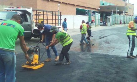 Gobierno Bolivariano ha colocado más de 200 toneladas de asfalto en Revenga