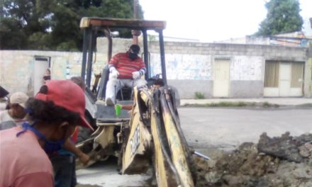 Inician trabajos de reparación de tuberías en el sector El Valle de Linares Alcántara