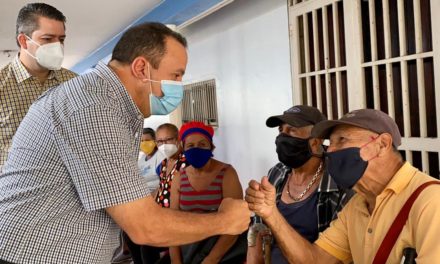 Por décimo día consecutivo gobernador Marco Torres acompañó al pueblo aragüeño durante jornada de vacunación contra la Covid-19