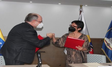 CNE y UBV firman convenio de cooperación interinstitucional