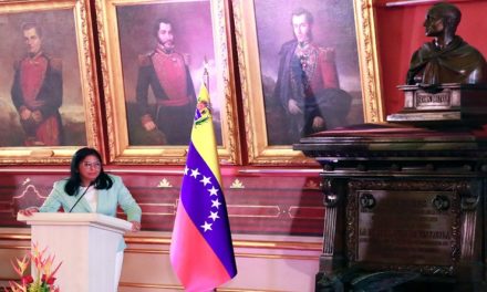Delcy Rodríguez: El Padre Libertador nos convocó a comportarnos como un solo pueblo, un solo cuerpo y una sola nación para derrotar agresiones imperialistas