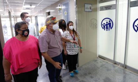 Primer mandatario regional entregó rehabilitadas áreas de emergencia del ambulatorio del IVSS en La Victoria