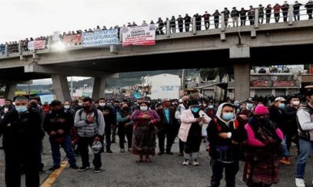 Guatemaltecos piden renuncia del presidente Giammattei y de la Jefa del Ministerio Público