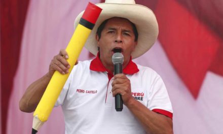 Llaman a estar alerta para defender gobernabilidad en Perú