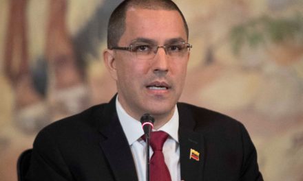 Canciller Jorge Arreaza rechazó ataques de la derecha contra la colaboración de Cuba con Venezuela