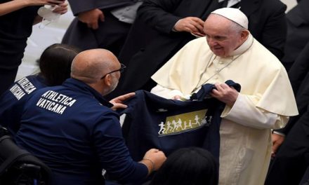Papa Francisco alaba a atletas paralímpicos por testimonio de esperanza y coraje