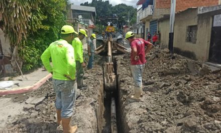 Alcaldía del Municipio Sucre sustituye tuberías de aguas servidas en La Gran Carpiera