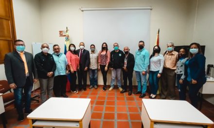 Contralores municipales del estado Aragua participaron en conversatorio institucional
