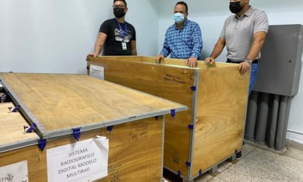 Gobernador Marco Torres recibió equipos de rayos X digital para el Hospital Central de Maracay