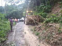 Gobierno de Aragua se desplegó para atender contingencia en carretera Maracay-Ocumare de la Costa de Oro