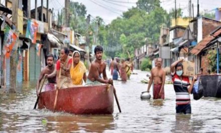 Inundaciones en India dejan al menos 400 mil desplazados