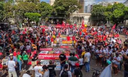 Manifestantes contra Bolsonaro toman de nuevo las calles en Brasil